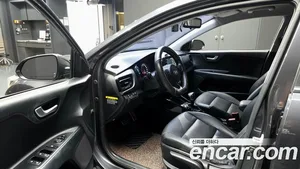 Kia Stonic, 2017 — миниатюра 10
