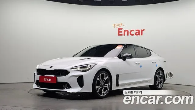 Kia Stinger, 2019 — фото автомобиля из Кореи