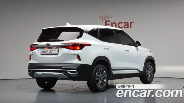 Kia Seltos, 2019 — фото автомобиля из Кореи