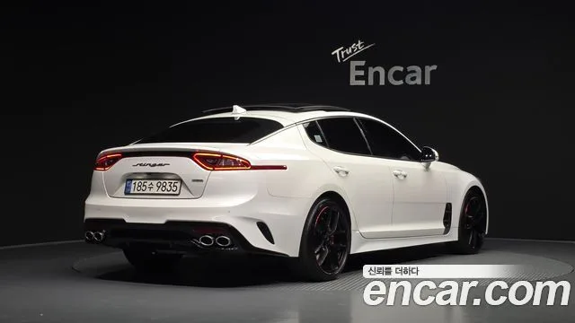Kia Stinger, 2017 — фото автомобиля из Кореи