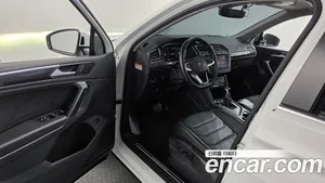 Volkswagen Tiguan, 2023 — миниатюра 13