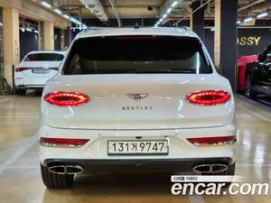 Bentley Bentayga, 2022 — миниатюра 5