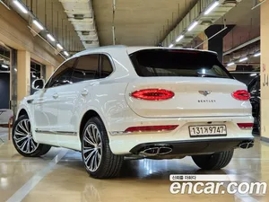 Bentley Bentayga, 2022 — миниатюра 6