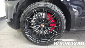 Porsche Macan, 2023 — миниатюра 5