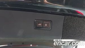 Bentley Bentayga, 2018 — миниатюра 28