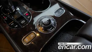 Bentley Bentayga, 2018 — миниатюра 30
