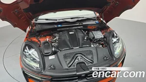Porsche Macan, 2023 — миниатюра 6