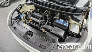 Kia Stonic, 2018 — миниатюра 6