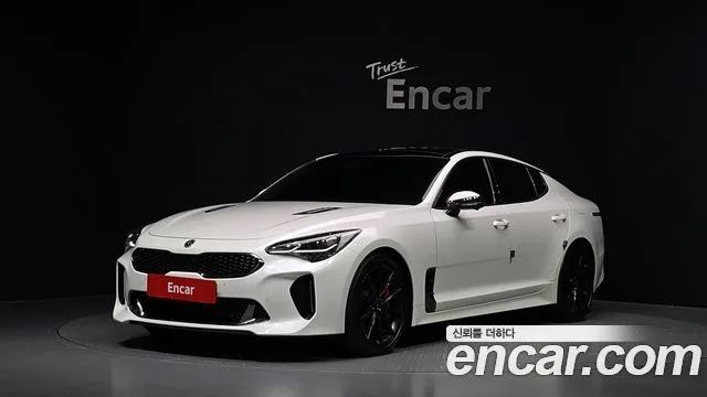 Kia Stinger, 2021 — фото автомобиля из Кореи