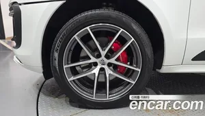 Porsche Macan, 2022 — миниатюра 5
