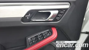 Porsche Macan, 2022 — миниатюра 29