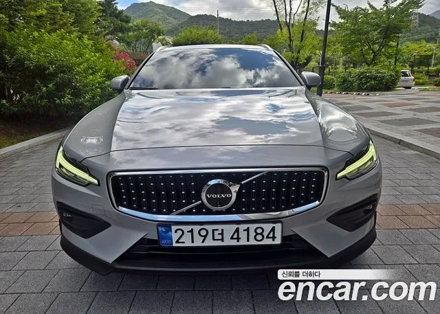 Volvo V60, 2023 — фото автомобиля из Кореи