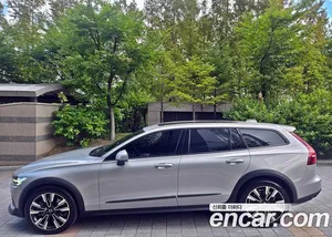 Volvo V60, 2023 — миниатюра 3