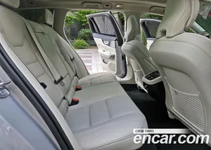 Volvo V60, 2023 — миниатюра 11