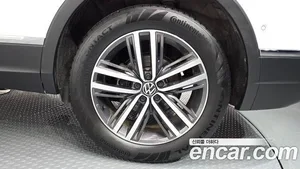 Volkswagen Tiguan, 2023 — миниатюра 7