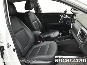 Kia Stonic, 2017 — миниатюра 10
