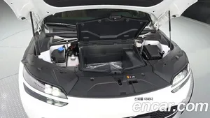 Genesis GV60, 2023 — миниатюра 5