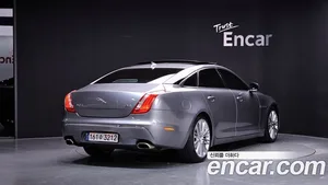 Jaguar XJ, 2015 — миниатюра 1