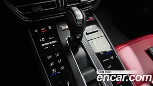 Porsche Macan, 2022 — миниатюра 9