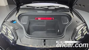 Porsche Macan, 2025 — миниатюра 6