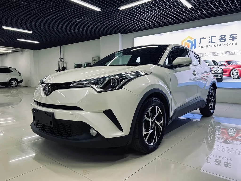 Toyota C-HR, 2021 — фото 1 из 1