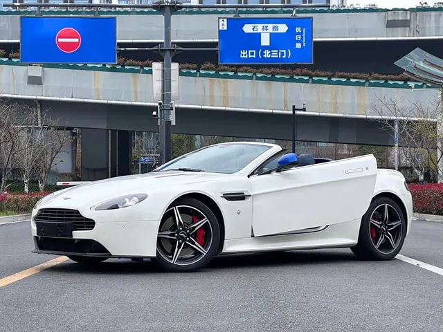 Aston Martin V8 Vantage, 2018 — фото автомобиля из Китая
