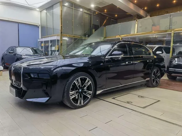 BMW 7 Series, 2026 — фото автомобиля из Китая