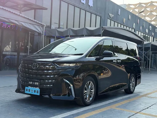 Toyota Alphard, 2025 — фото автомобиля из Китая