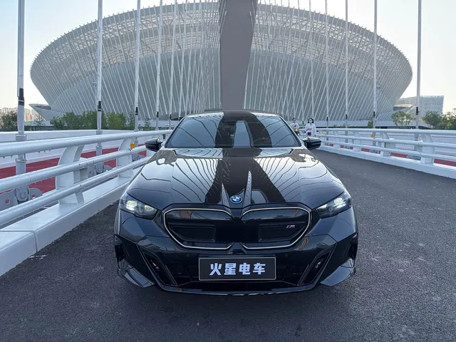 BMW i5 M60, 2025 — фото автомобиля из Китая