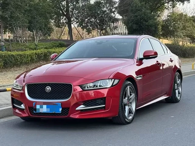 Jaguar XE, 2016 — фото автомобиля из Китая
