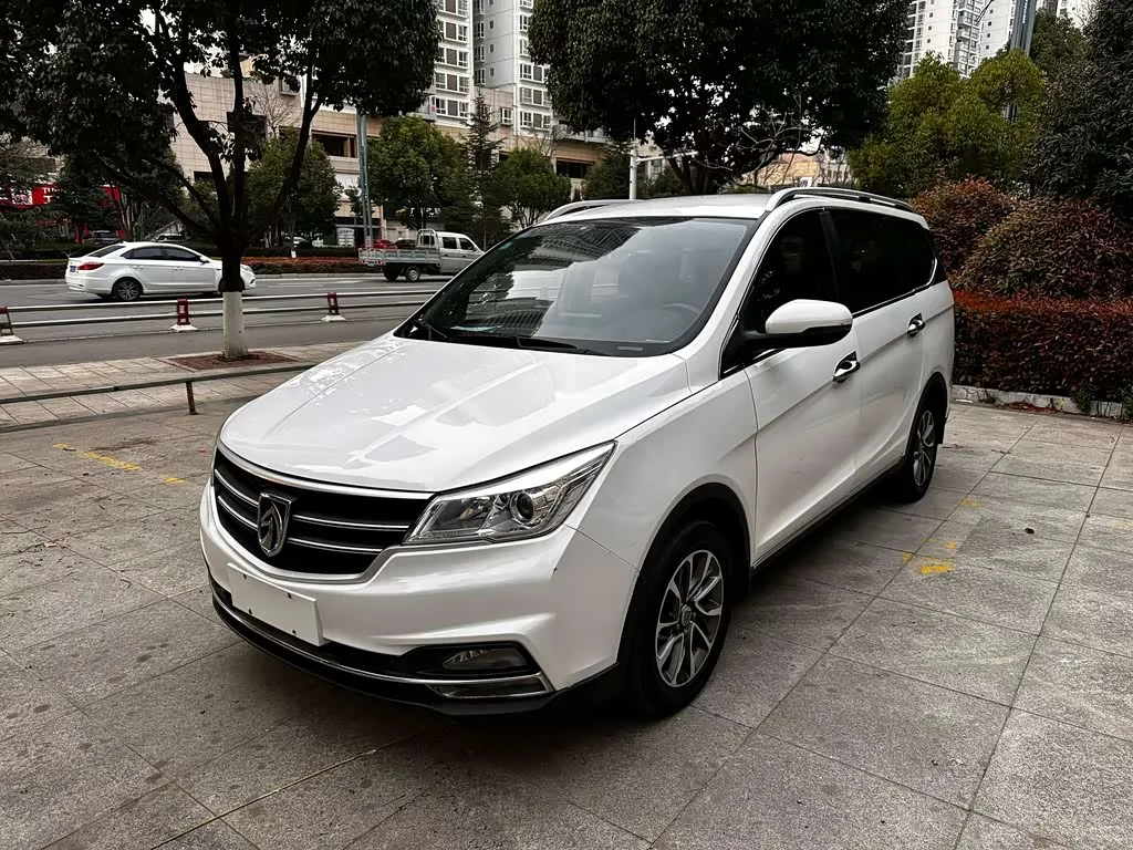 Wuling 730, 2019 — фото 1 из 1