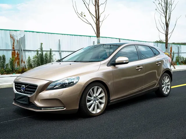 Volvo V40, 2016 — фото автомобиля из Китая
