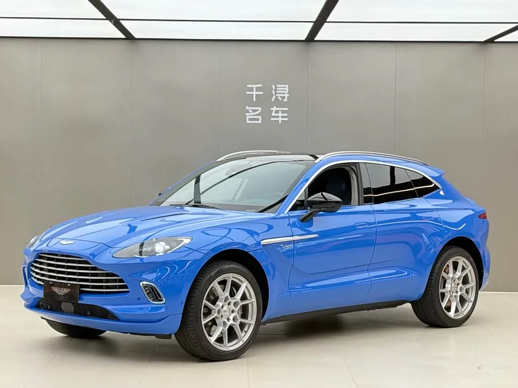 Aston Martin DBX, 2021 — фото 1 из 1