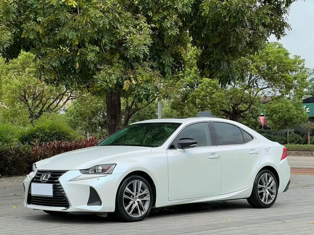 Lexus IS, 2019 — фото 1 из 1