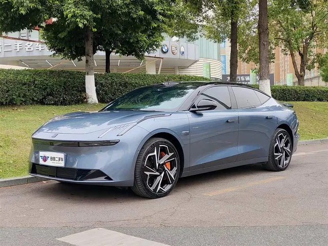 Lynk & Co Z10, 2026 — фото автомобиля из Китая