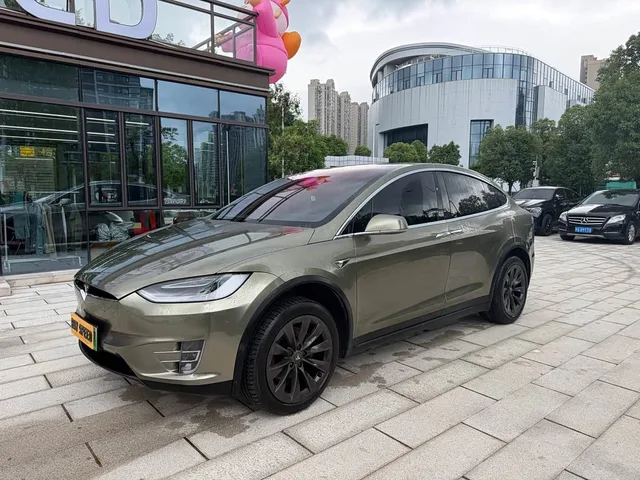 Tesla Model X, 2018 — фото автомобиля из Китая