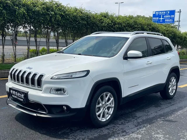 Jeep Cherokee, 2018 — фото автомобиля из Китая