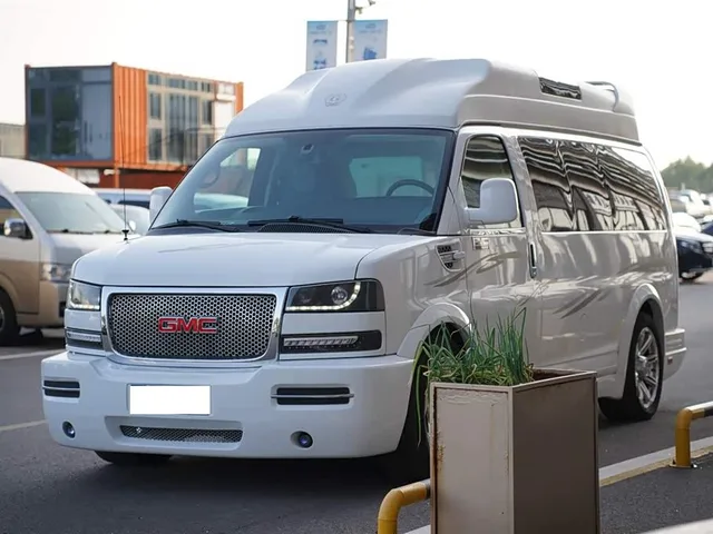 GMC SAVANA, 2016 — фото автомобиля из Китая