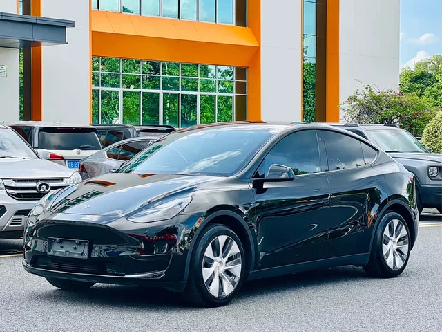 Tesla Model Y, 2023 — фото автомобиля из Китая