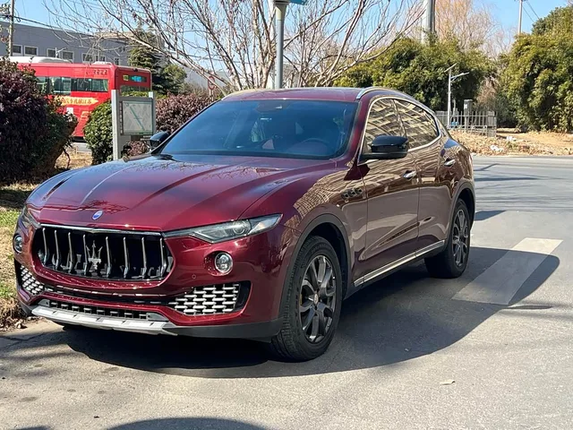 Maserati Levante, 2017 — фото автомобиля из Китая