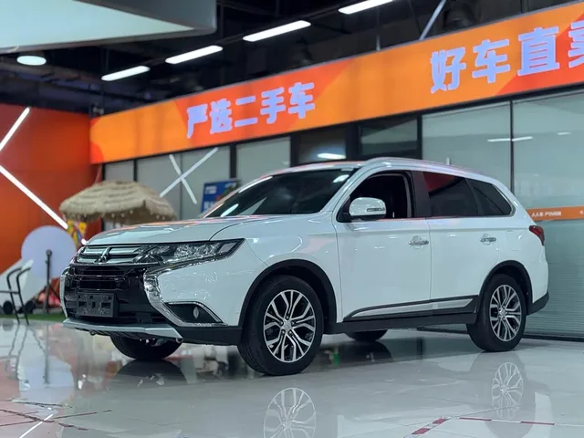Mitsubishi Outlander, 2017 — фото автомобиля из Китая