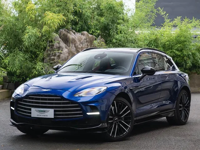 Aston Martin DBX, 2024 — фото автомобиля из Китая