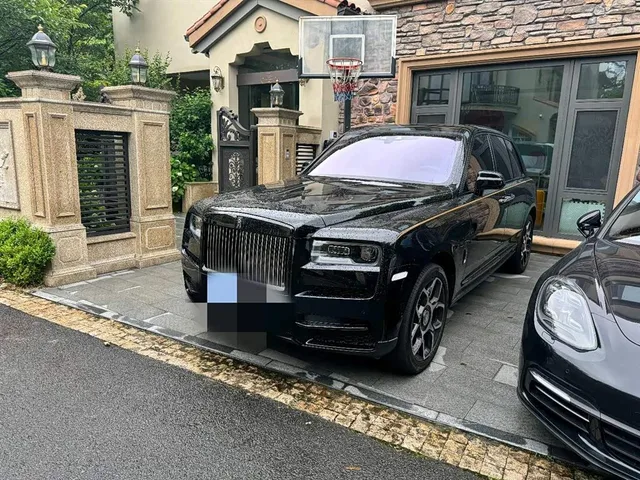 Rolls-Royce Cullinan, 2023 — фото автомобиля из Китая