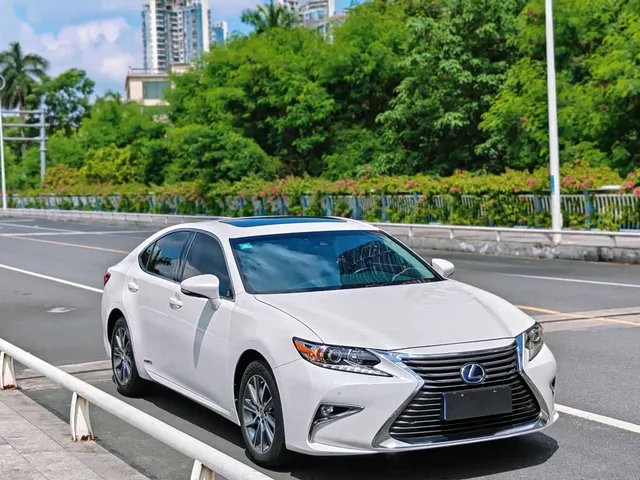 Lexus ES, 2017 — фото автомобиля из Китая