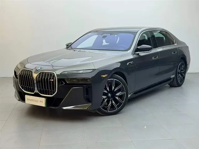 BMW i7 M70L, 2024 — фото автомобиля из Китая