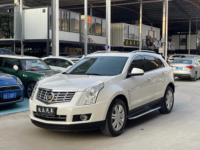 Cadillac SRX, 2015 — фото автомобиля из Китая