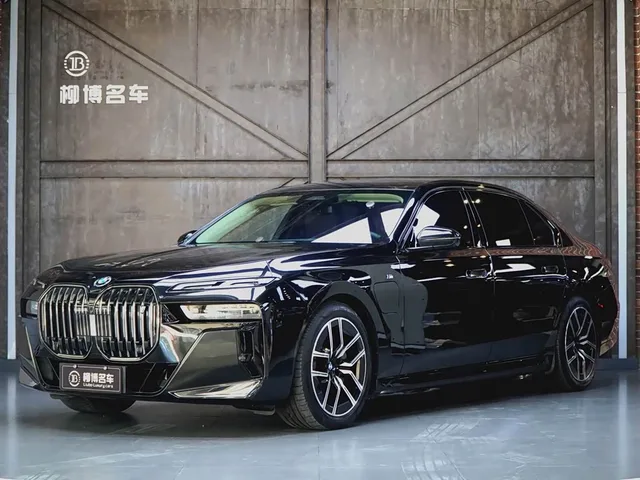 BMW i7, 2024 — фото автомобиля из Китая