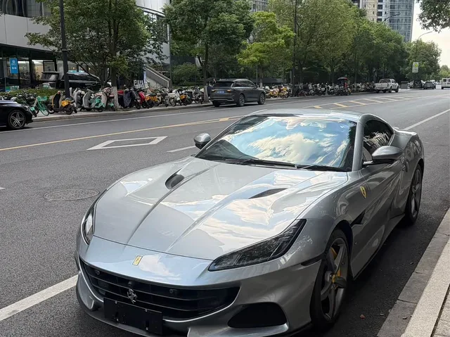Ferrari Portofino, 2023 — фото автомобиля из Китая