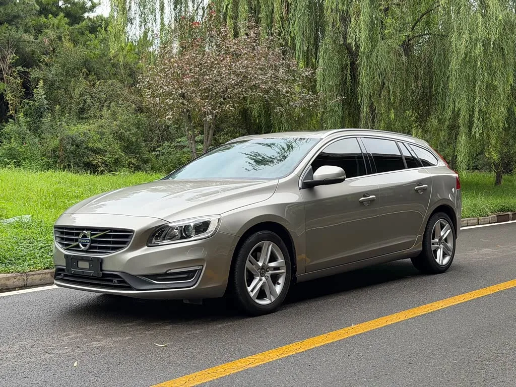 Volvo V60, 2016 — фото 1 из 1