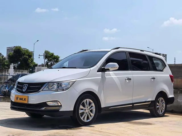 Wuling 730, 2017 — фото автомобиля из Китая